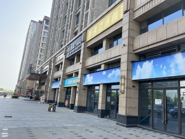 旺铺直租（同济医院对面）健康新天地商业步行街一楼头铺电梯处