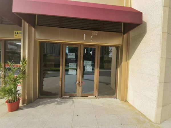 （房东直租）汉阳四新北路中国铁建御湖小区头铺低价招租