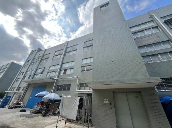 业主直租东西湖标准厂房低价出租6000元一月