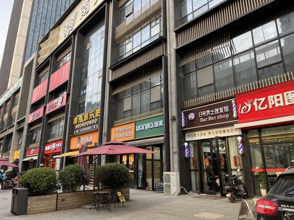 房东直租硚口区南大天地60平临街旺铺优价出租