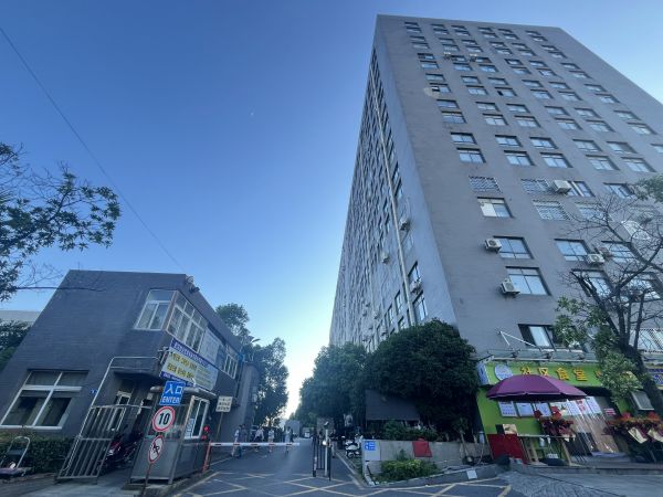 房东直租光谷8号工坊框架厂房，写字楼交通便利，优价出租