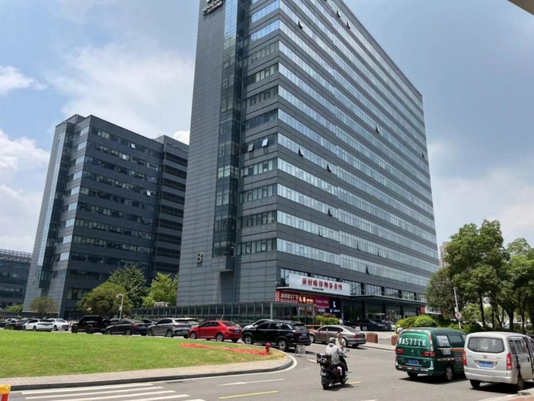 房东直租沌口开发区精装写字楼，交通便利，优价招租