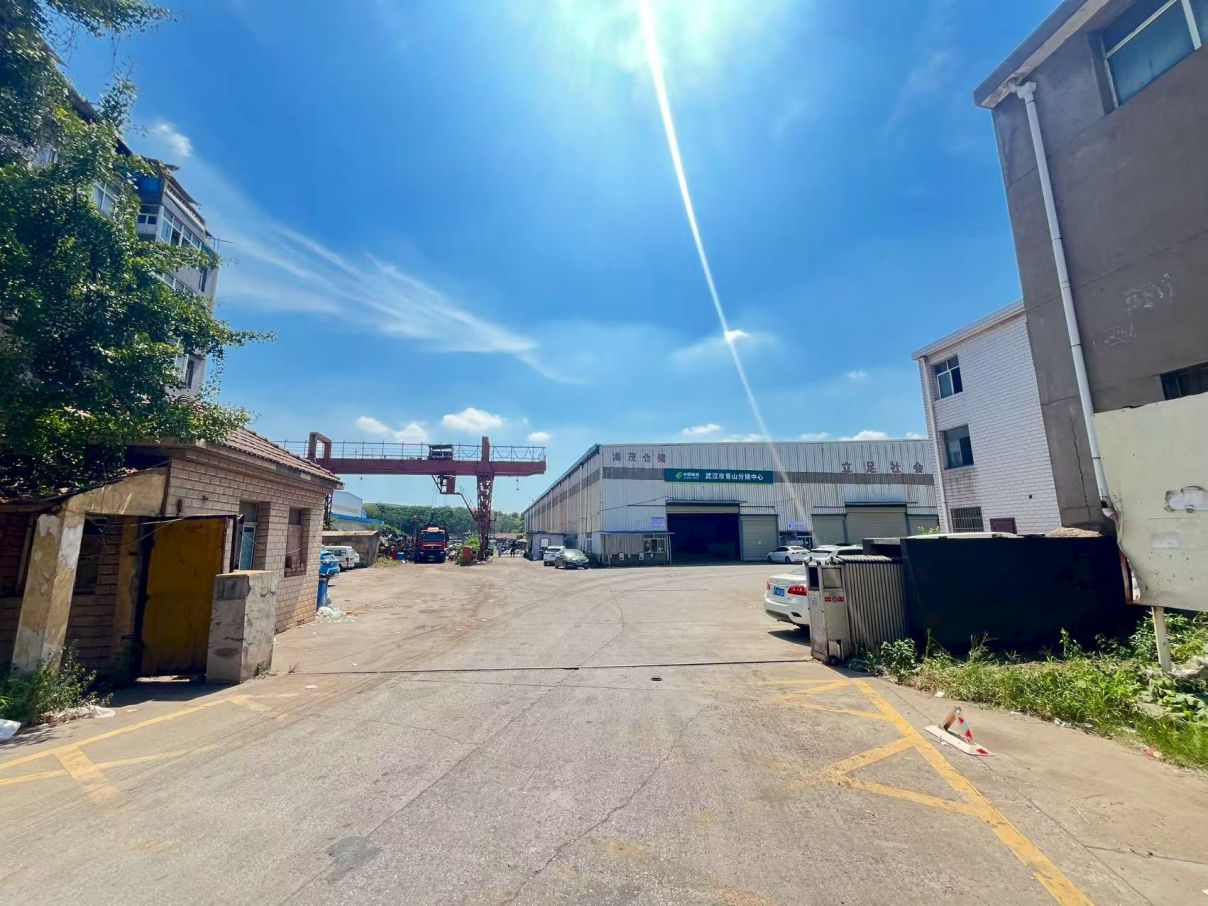 房东直租青山武东钢构砖混厂房仓库场地，带行车，配套齐全 优价出租