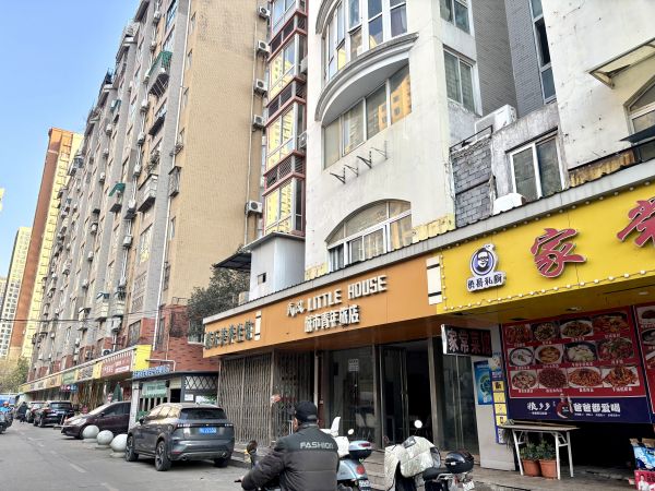 （房东直租）汉口火车站东方帝园500多平三层低价招租