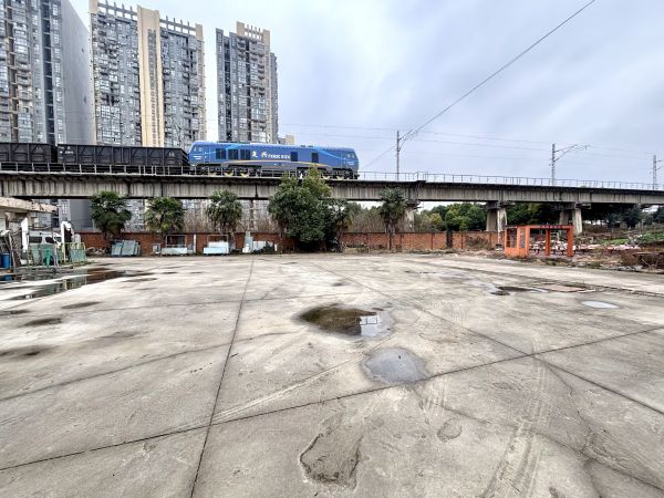 房东直租4000钢框厂房空地4000平送两栋住宿办公