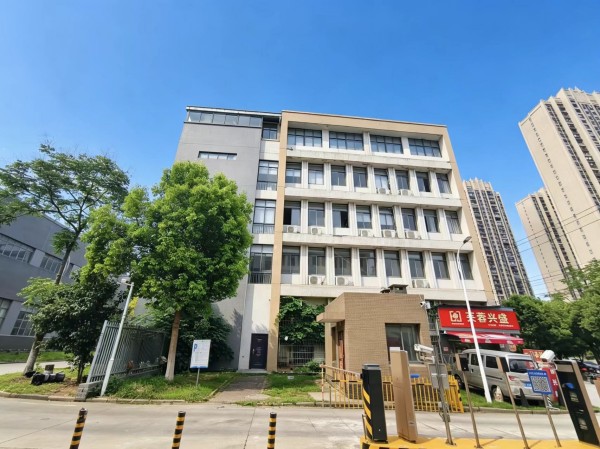 房东直租阳逻开发区，精装办公室带家具，价格便宜可分租