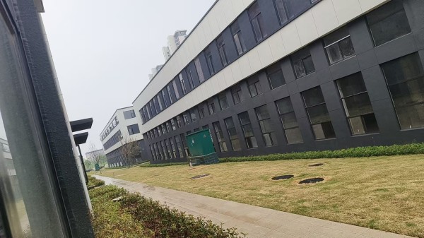 房东直租华容区厂房长江存储旁 交通便利低价出租